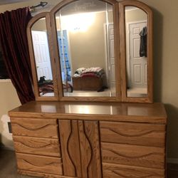 Free Dresser With Mirro 