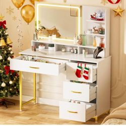 Brand New In Box Modern Xl Vanity With Charger Station!!!