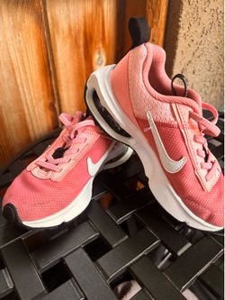 Girls Nike size 11/12