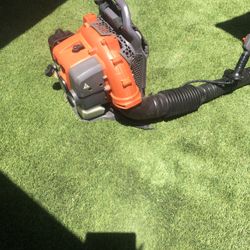 HUSQVARNA BLOWER COMMERCIAL BACKPACK IS IN VERY GOOD CONDITION! TUNE UP READY!