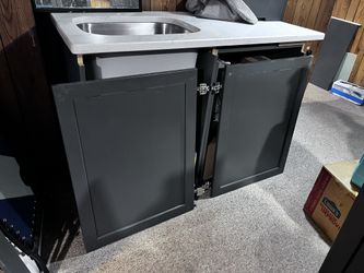 Cabinets With Sink And Quarts Countertop 