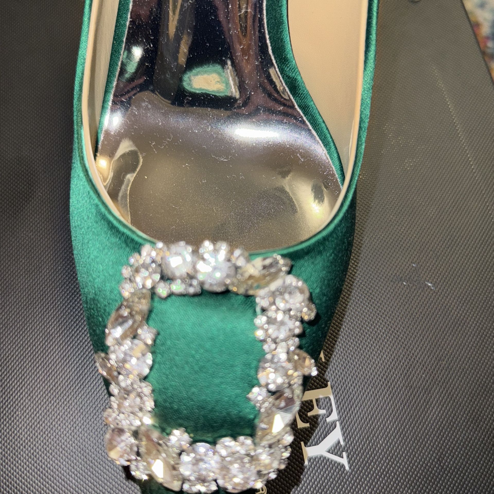 Bradgley Mischka Green Satin Embellished Pump Amazing Almost New Condition