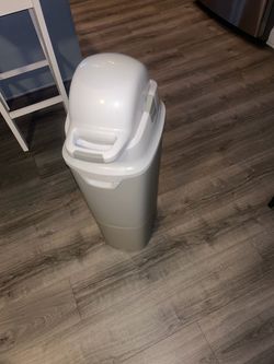 Diaper pail w/ airtight lid