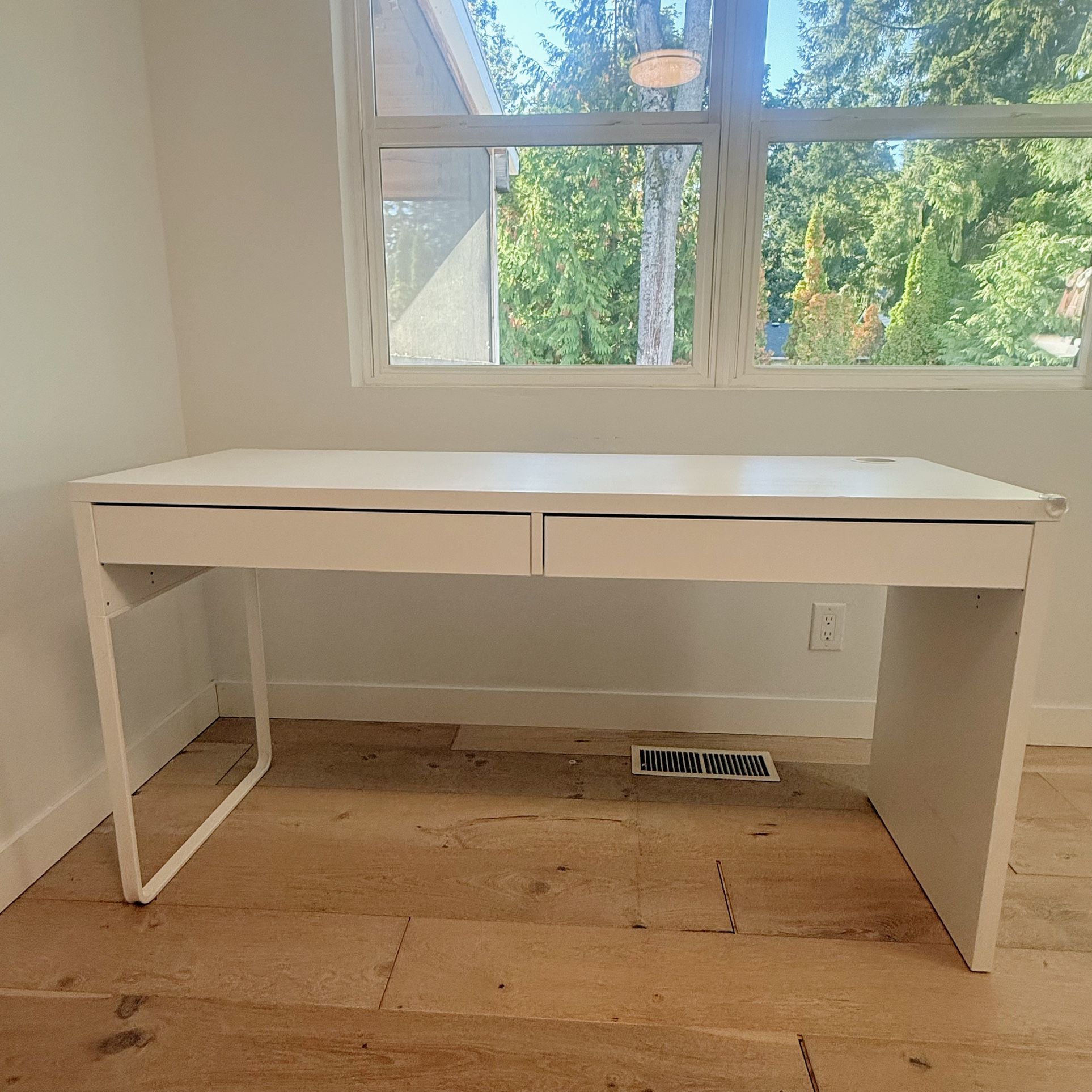 IKEA MiCKE Desk - White