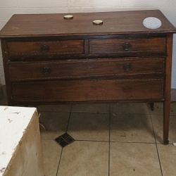 Louis XVI style marquetry chest of drawers with four drawers