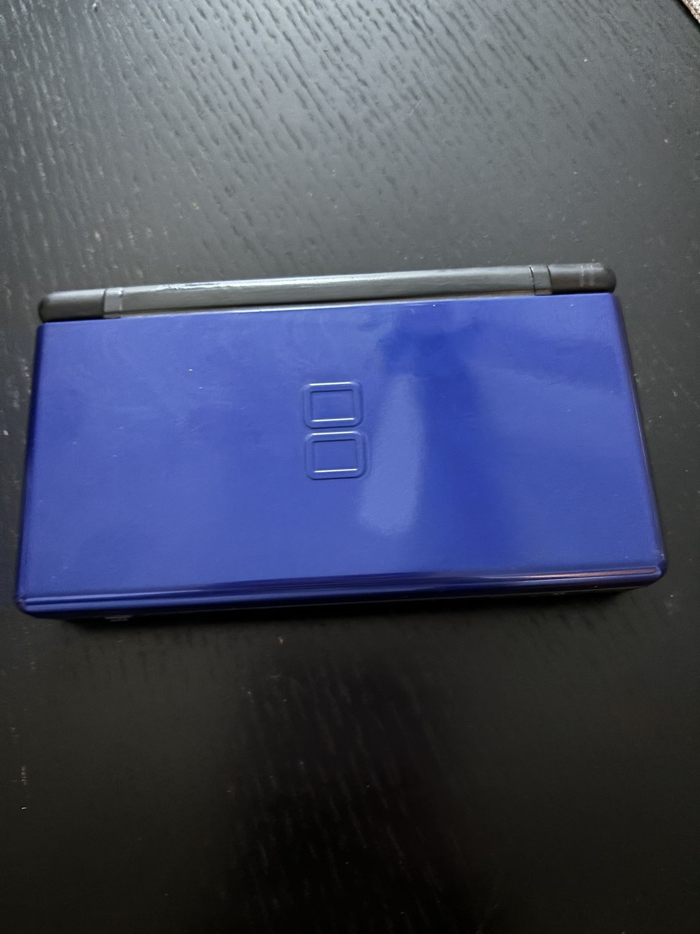 Nintendo DS Lite Console With Games And Charger
