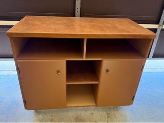 Workbench/ Cabinet on wheels
