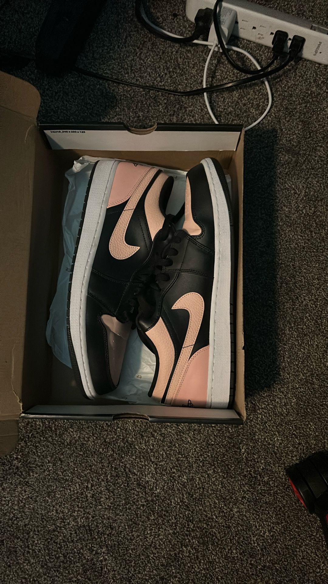 Jordan 1 Mid Crimson