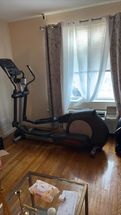 Life Fitness Integrity Series elliptical trainer