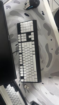 selling razer black widow v3