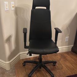 Swivel Office Chair