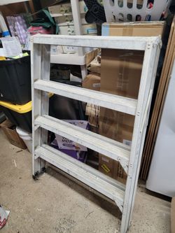Construction short wide ladder
