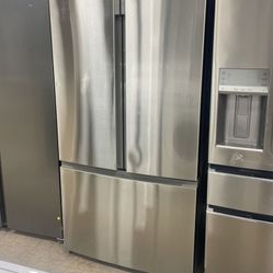 Insignia French Door Refrigerator GKP
