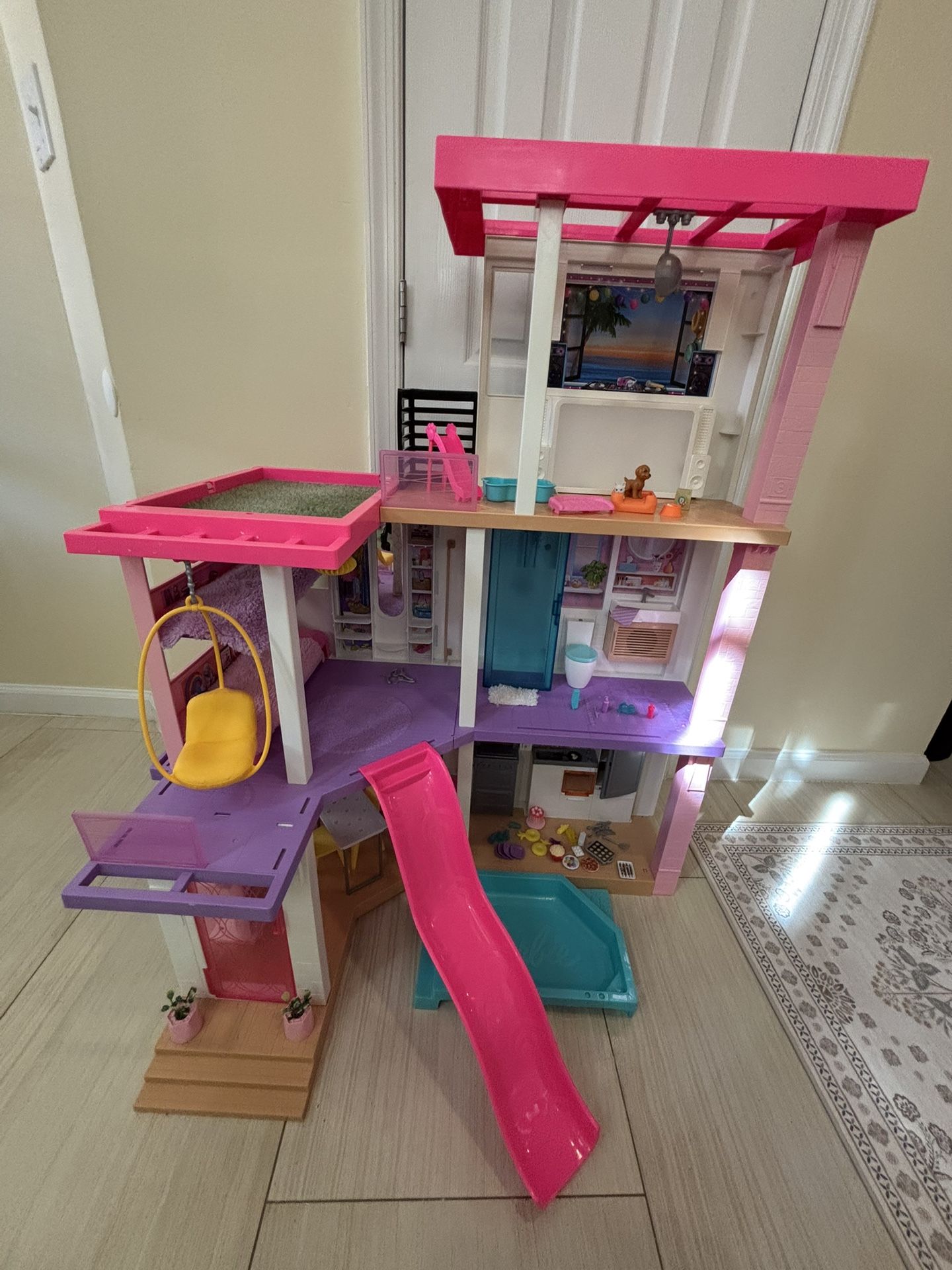 Barbie Dreamhouse with furniture/accessories - good condition