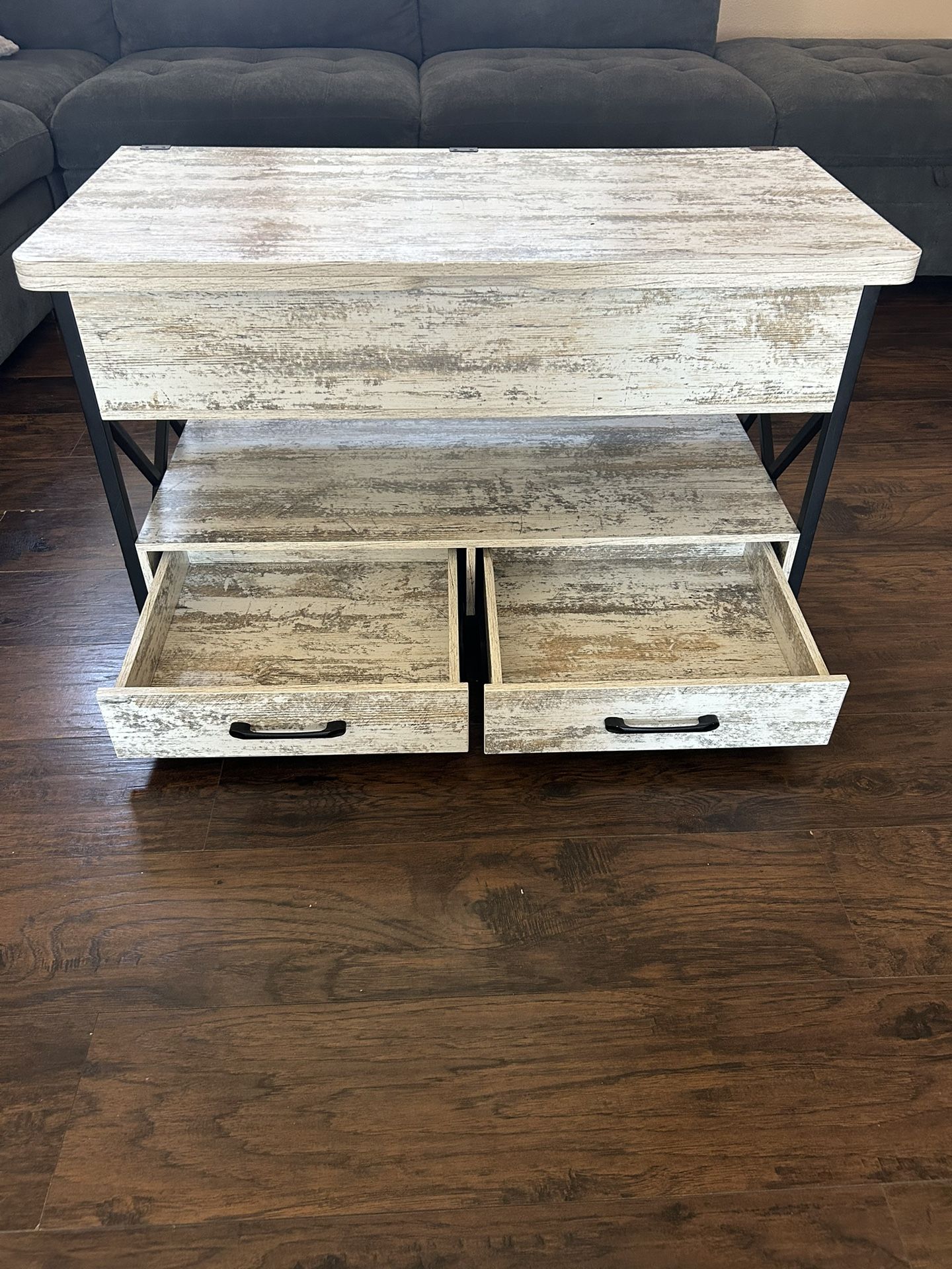 Farmhouse Style, Lift Top Coffee Table!!