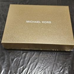 NEW MICHAEL KORS ACCESSORIES 