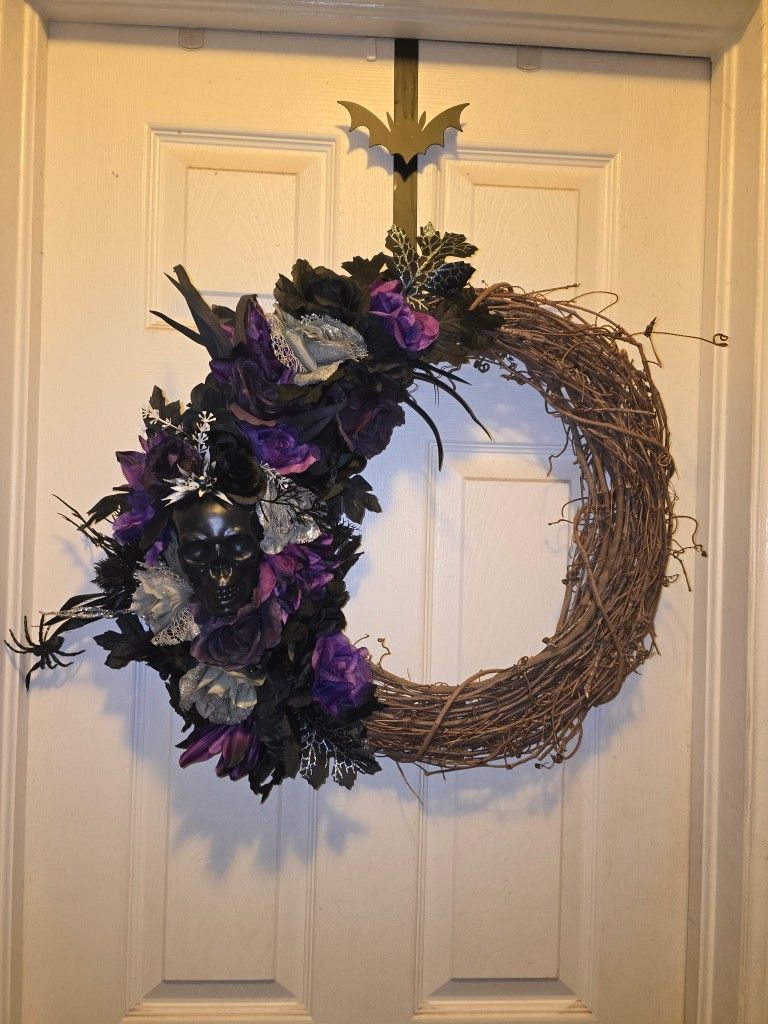 Spooky Skull Grapevine Halloween Wreath