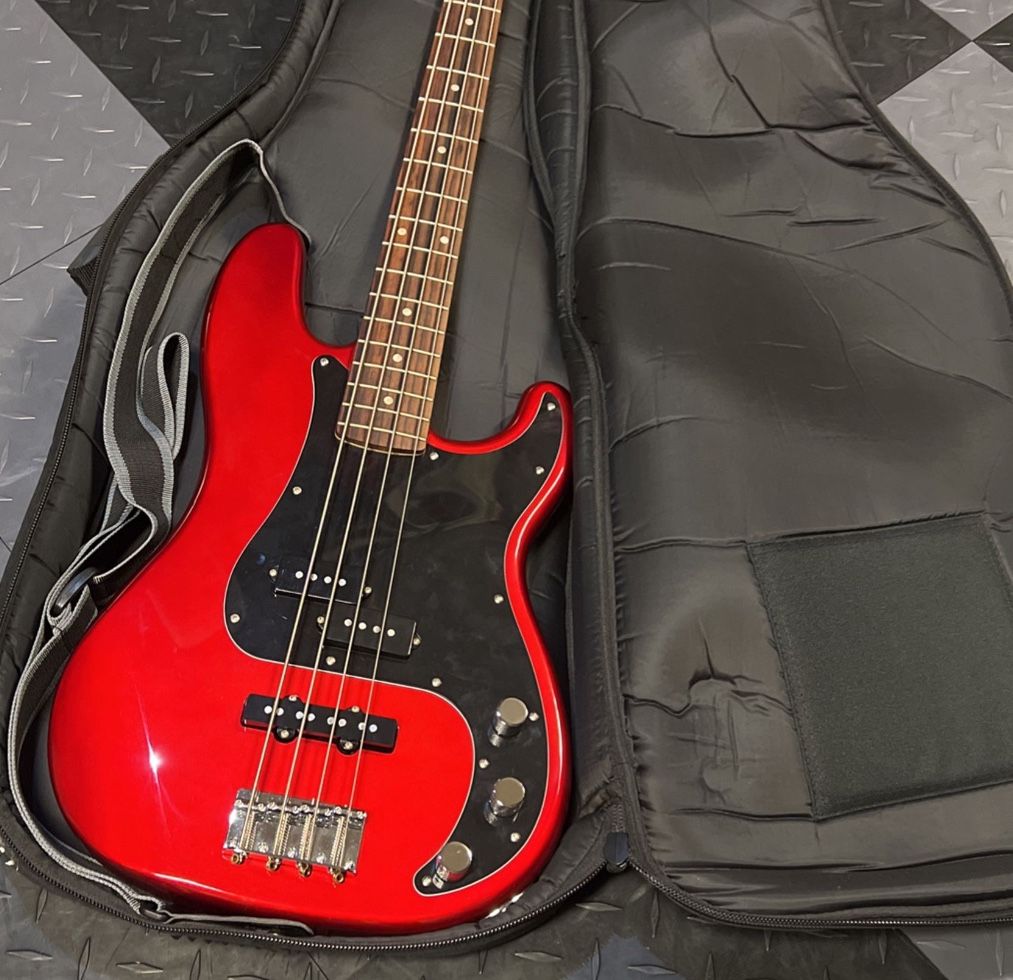 Squier bass Guitar By Fender