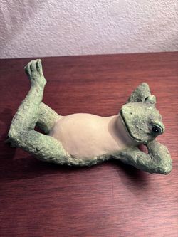 Discontinued Relaxing Frog Figurine Crossed Legs Whimsical Decor