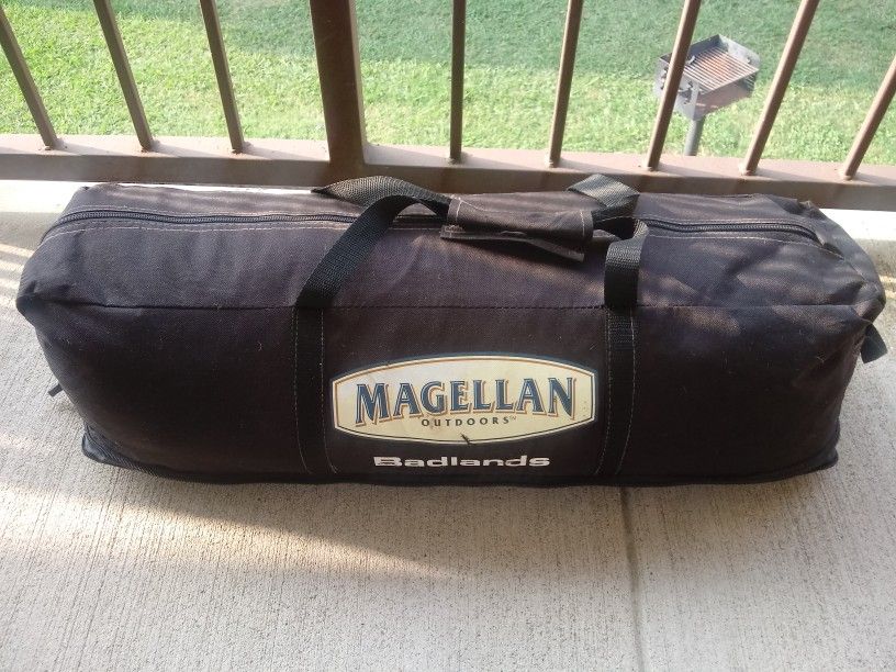 $40 SALE Magellan Outdoors Badlands Cabin Tent (6 persons) Used good Condition. $40