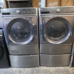 SET KENMORE WHASER AND GAS DRYER FRONT LOADING WITH PEDESTALS 