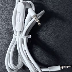 🎧 Beats by Dr. Dre  3 ft Audio Cable, Gold Plated 3.5mm Jacks, Built-in Mic, Volume/Mute Button (brand new)