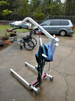 BestLift PL228 Patient Lift, 500 lb capacity and sling of 600-lb capacity