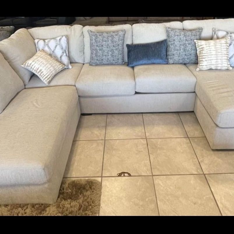 U Shaped Sectional with Pillows No Credit Needed