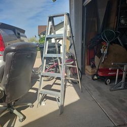 Step Ladder 5 Ft KELLER, Nice Condition. Some Paint, E MESA 