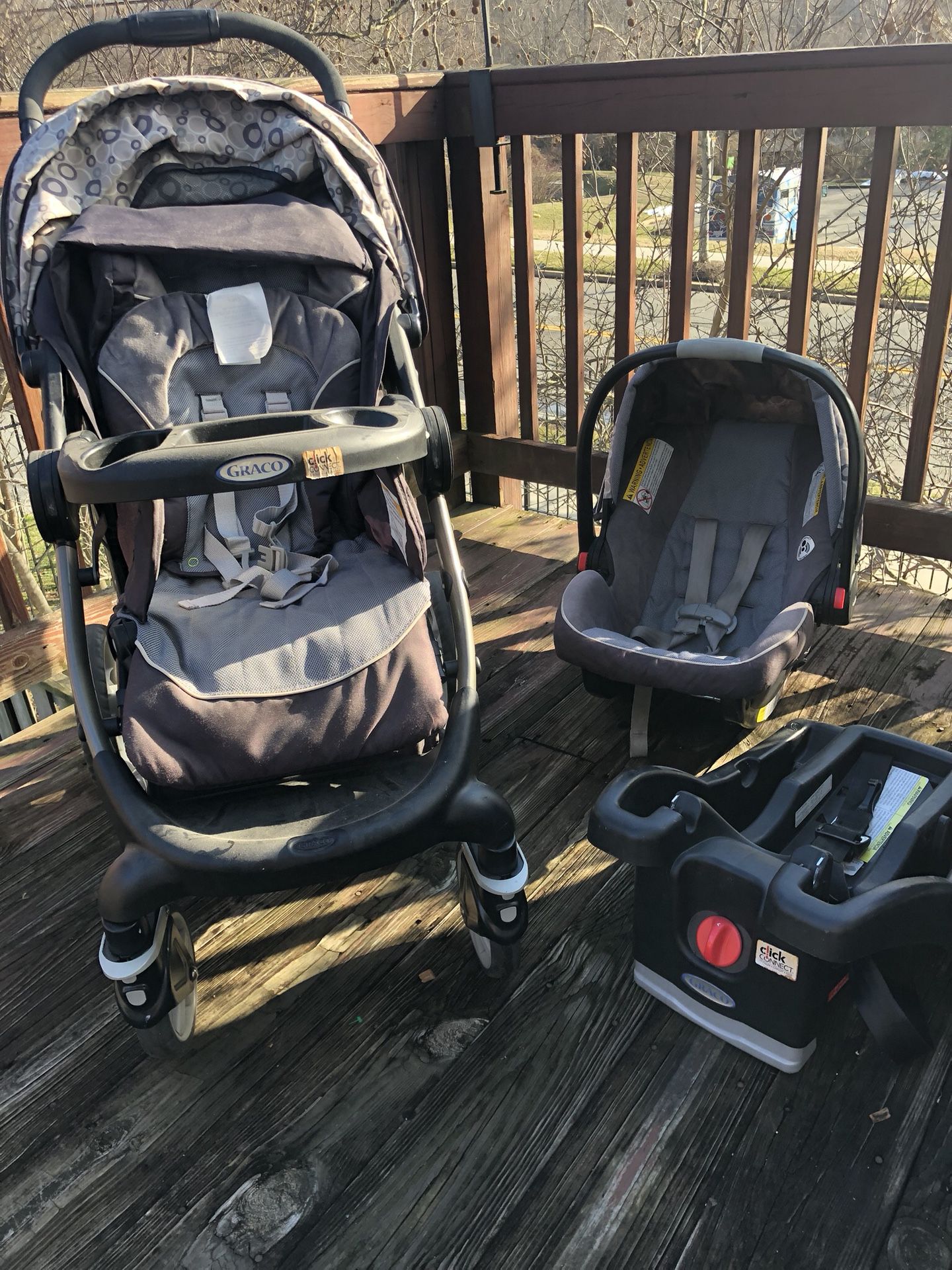 Graco Car Seat and Stroller Snug Ride Click Connect Travel System (PRICE NEGOTIABLE)