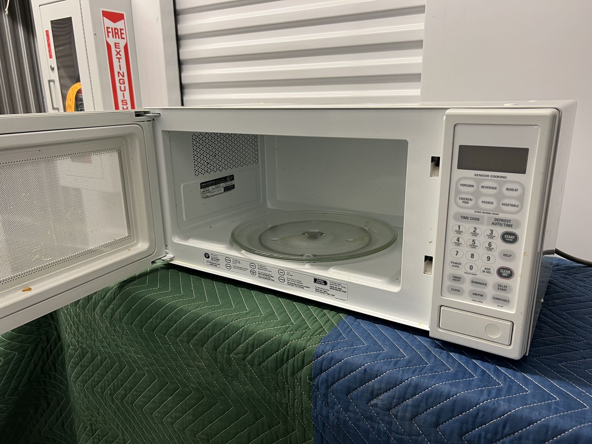 GE Spacemaker 2 Microwave