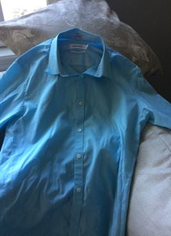 Men’s Calvin Klein dress shirt, slim fit size Medium