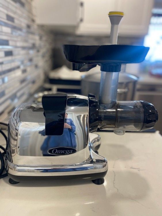 Omega Juice Maker