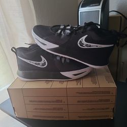 NIKE  SHOES  YOUTH  SIZE  6.5