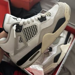 Jordan 4 Military Blacks 