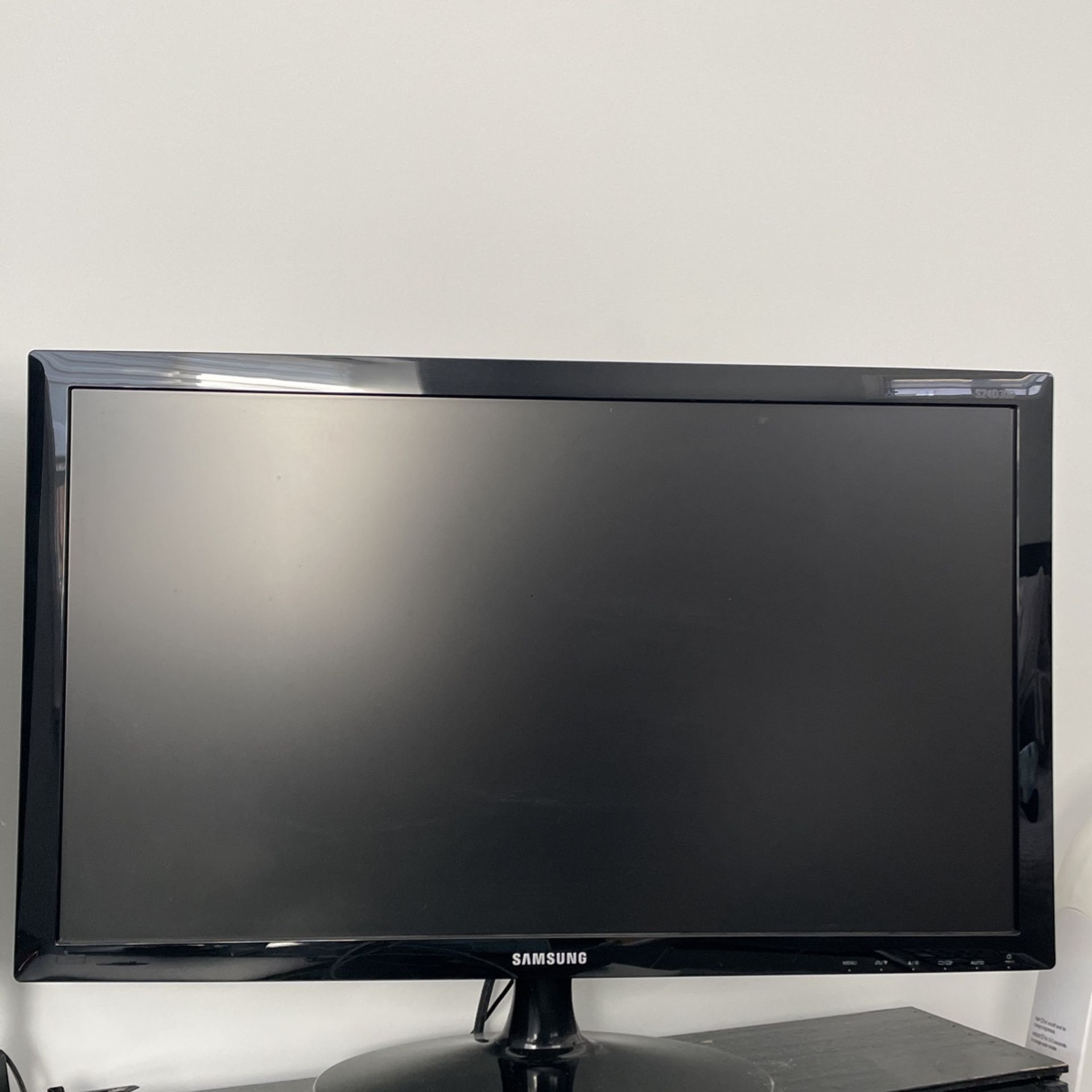 Selling 24inch Samsung Monitor