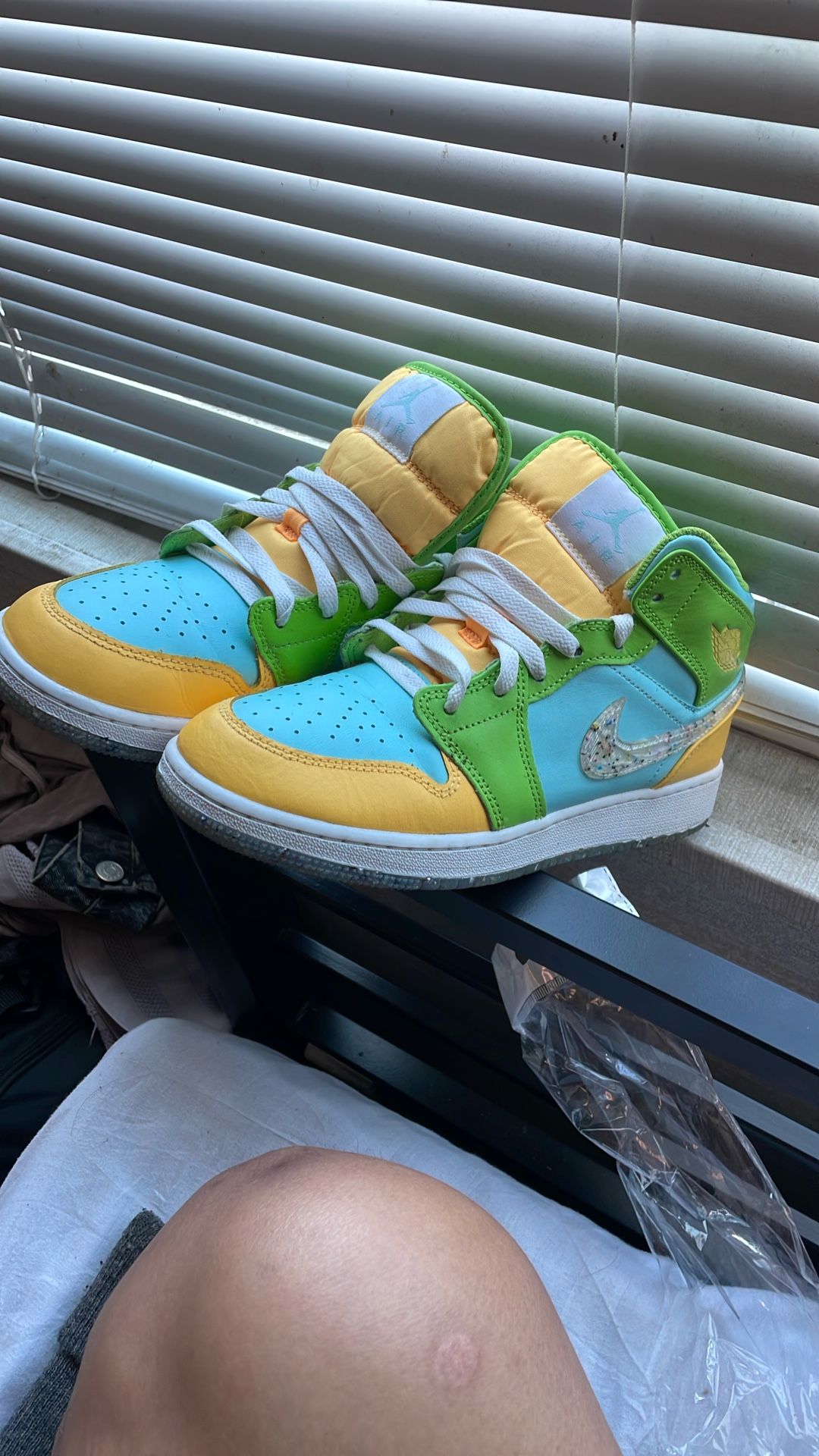 Jordan 1 Mid SE ( Recycled Grind )