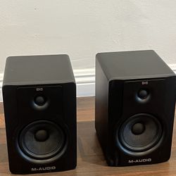 M-Audio BX5 D2 Powered Studio Monitor Speakers (pair) Black, TESTED