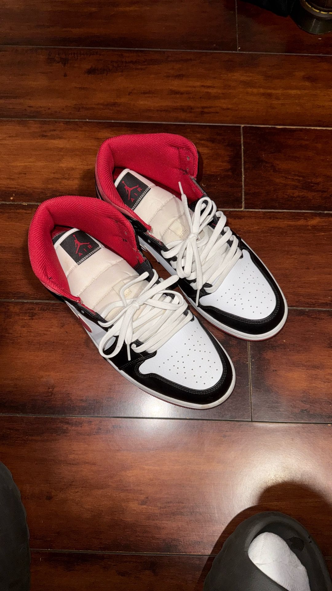 Jordan 1 Mid