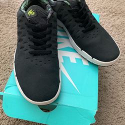 NIKE Size 6 1/2 Good Conditions