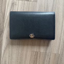 GG Marmont wallet on chain