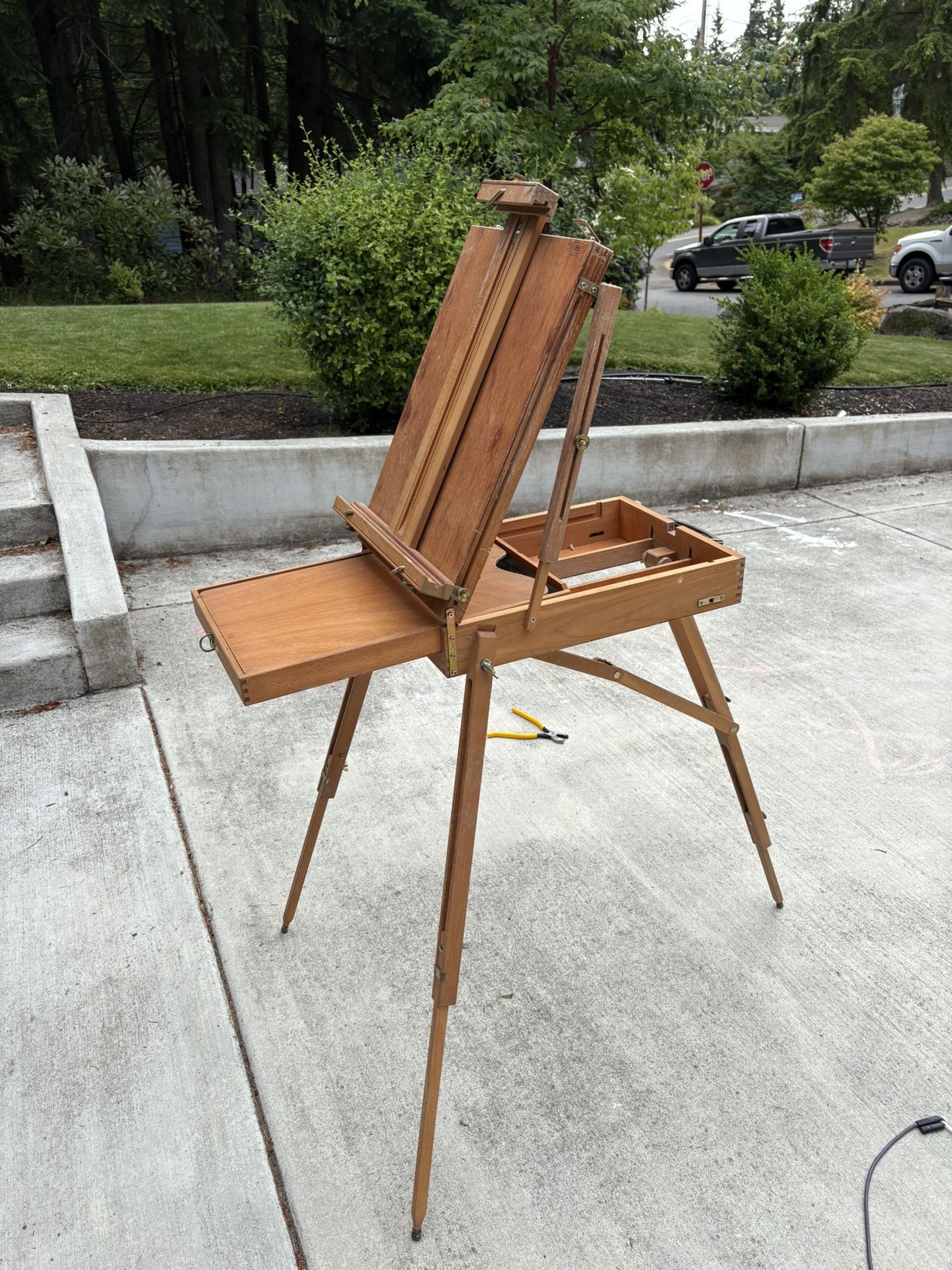 MABEF Box Easel