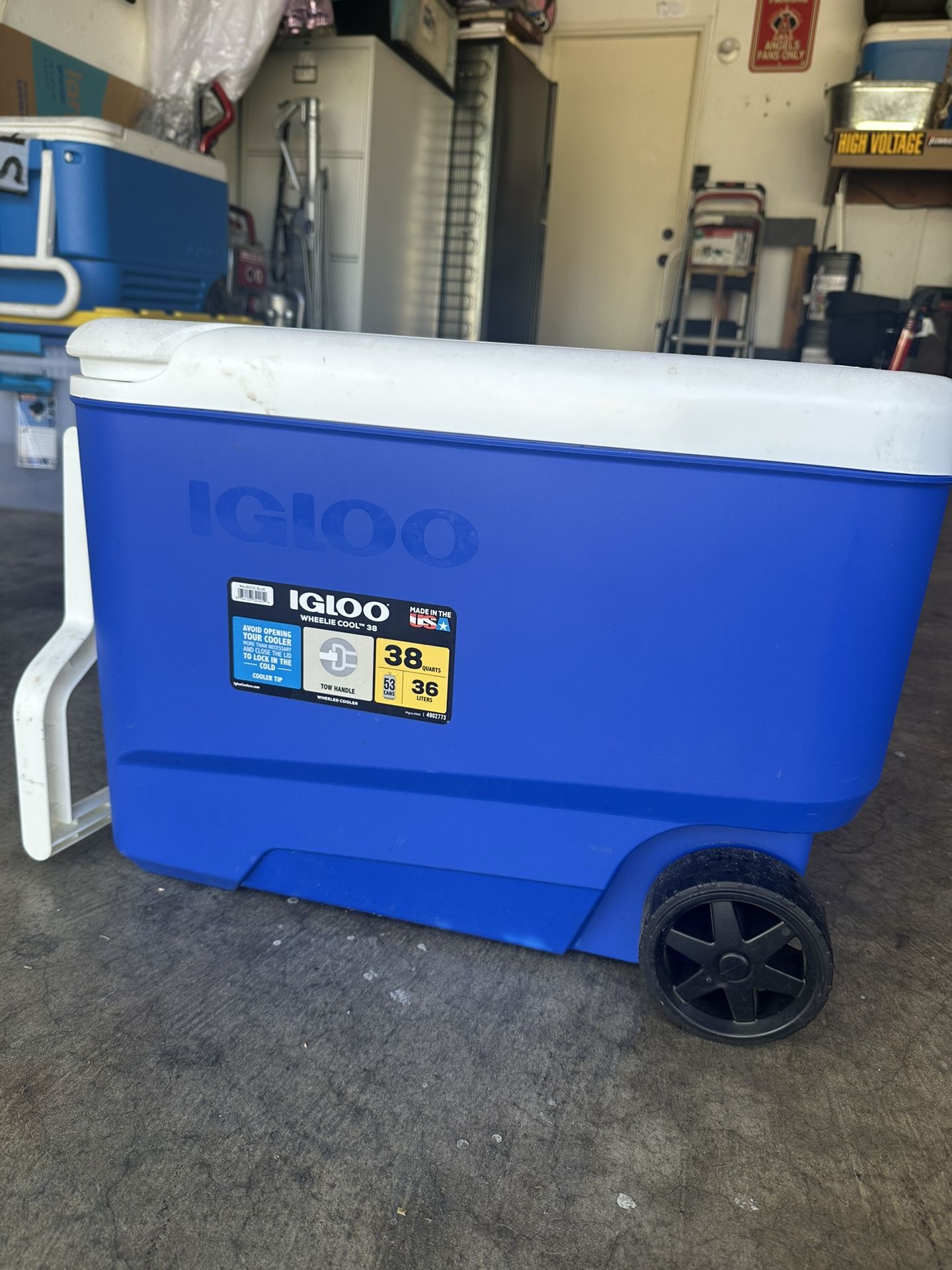 2 Igloo Coolers