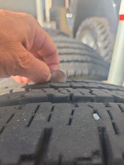 Lt275/70R18 tires