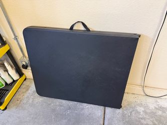 Folding table