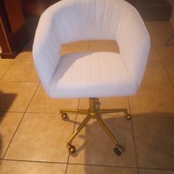 Vanity Chair Vanity Stool Brand New One Different Wheel Missing So I Put Another Wheel I Had Brand New Just Assembled New Office Chair Computer Chair 