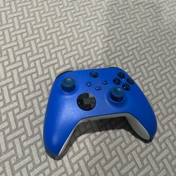 3 Xbox Controllers