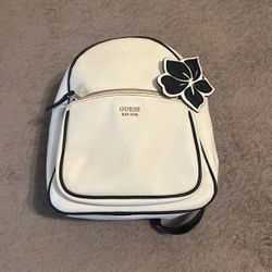 Women’s Guess backpack white/black zipper shoulder bag 1981 