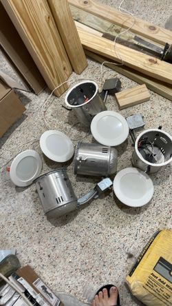 4 Halo H7RICT recessed light housing and 4 led dimmable color changing lights