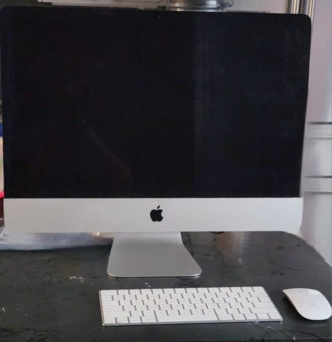 Apple iMac 21.5" COMPUTER w/cordless keyboard +mouse OBO